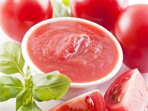 cách trị mụn bằng cà chua 1